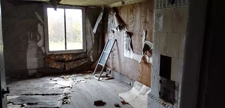 Why Selling a Distressed House Through Traditional Methods Fails in San Antonio